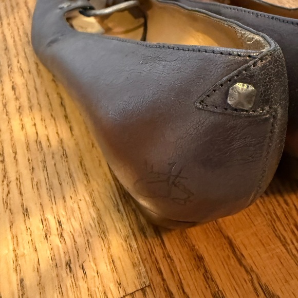 John Fluevog Truth Makena Silver Leather with Key Ring and Studs size 8 RARE - Picture 7 of 13